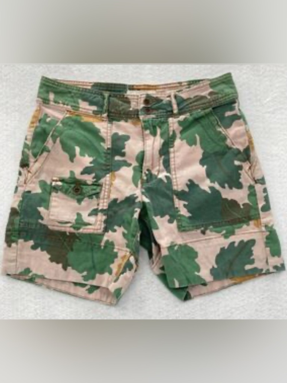 Anthro The Wanderer Camo Shorts, size 27